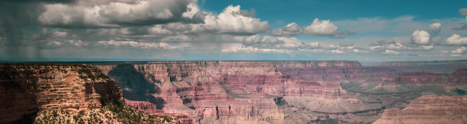 
		Clouds over the Grand Canyon, Arizona.		